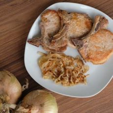 Chuleta de Cerdo Encebollada